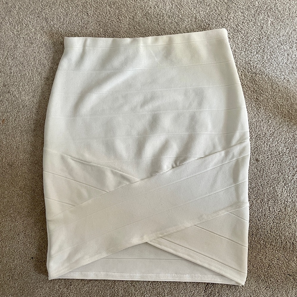 White body-con pencil skirt.